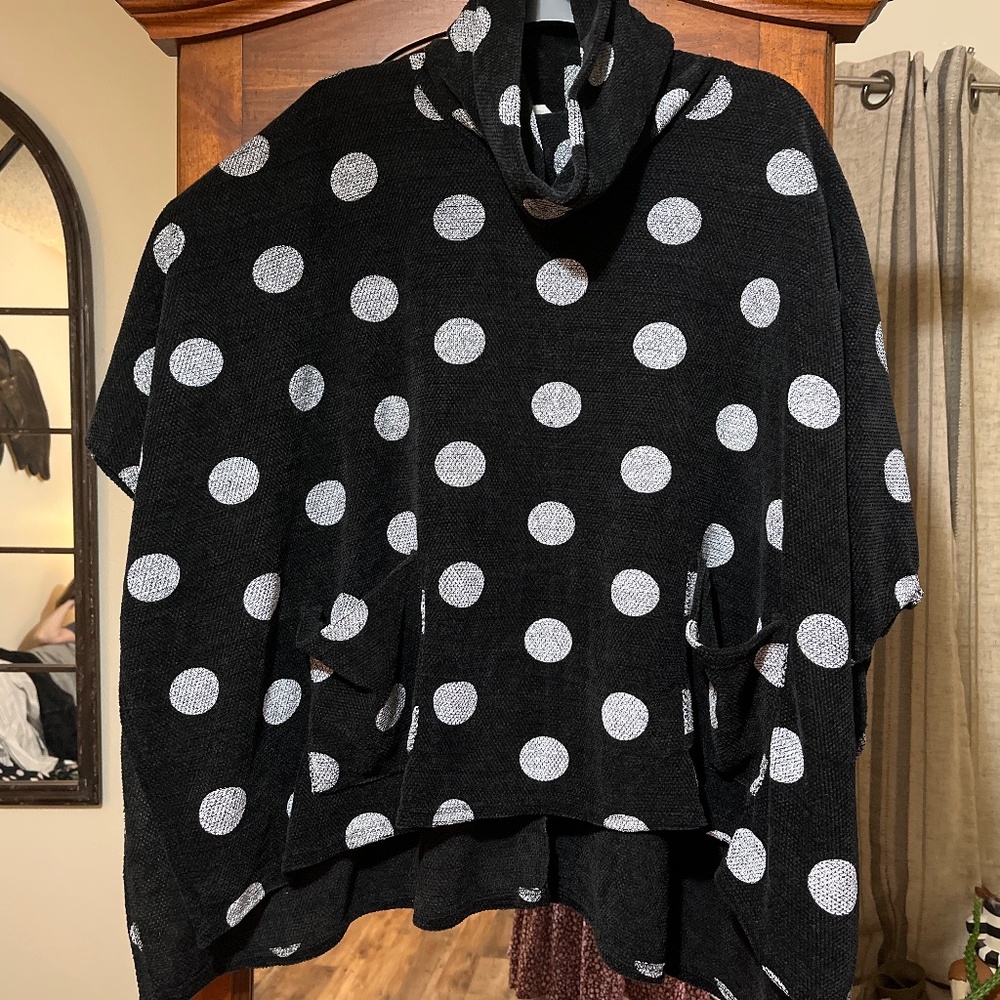 Polka dot short sleeve sweater